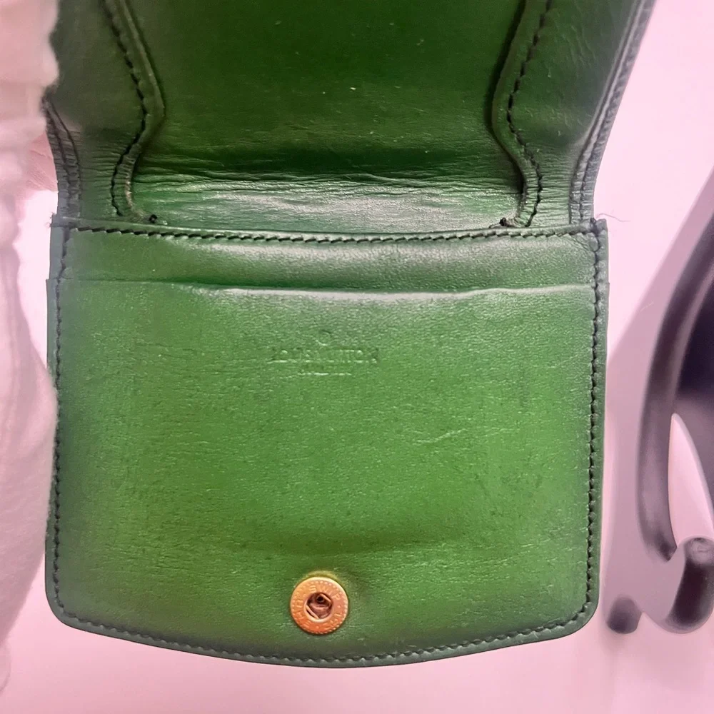 LOUIS VUITTON LV βMalletierβ Vintage Paris Green π EPI Vintage Card Holder EUC π - Picture 9 of 12